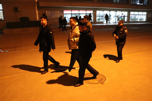 陕铁院安保处加强夜间巡查防隐患