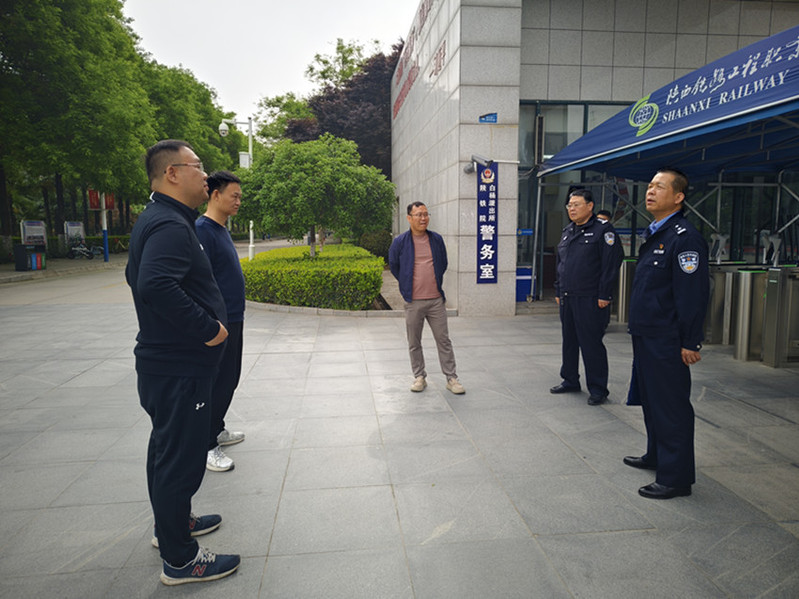 渭南市公安局高新分局政保大队来校开展校园安全专项检查指导工作
