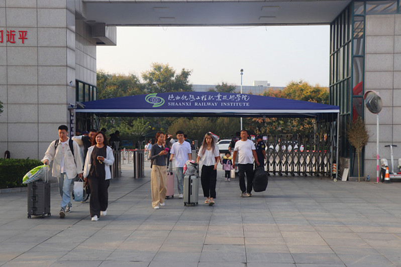 后勤安保处祝愿莘莘学子怀揣梦想奋力拼搏,在青春赛道上书写精彩华章! 后勤安保处祝愿莘莘学子怀揣梦想奋力拼搏,在青春赛道上书写精彩华章!