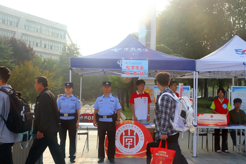 安全守护有力度 服务保障有温度：后勤安保处圆满完成2025级新生报到保障工作