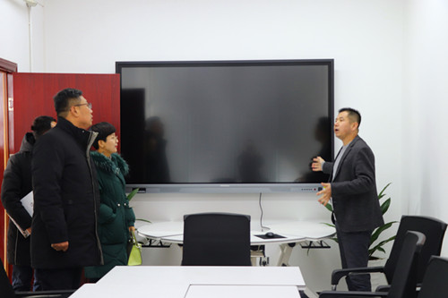 来宾参观安保处会议室 来宾参观安保处会议室