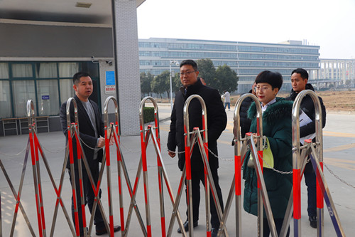 来宾参观学校安防设施 来宾参观学校安防设施