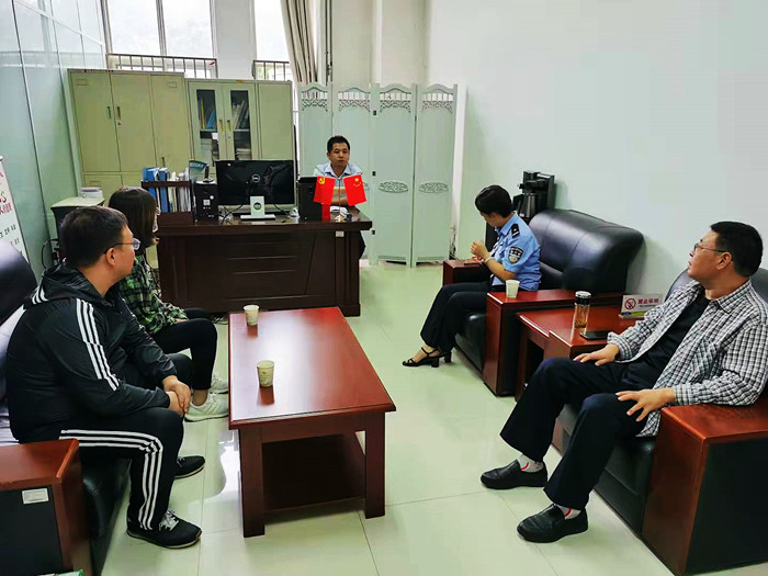 渭南市公安局经济文化保卫支队副支队长杨婷婷在高新校区调研安全保卫工作 渭南市公安局经济文化保卫支队副支队长杨婷婷在高新校区调研安全保卫工作