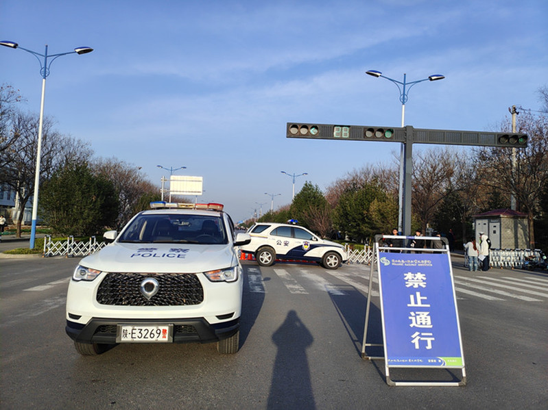 交警在执勤