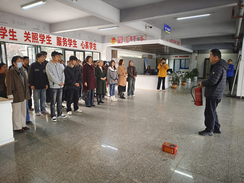治安消防科组织开展公寓消防技能专项培训