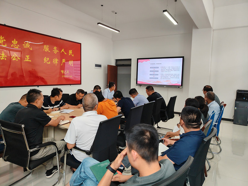 贯彻中央八项规定精神 筑牢后勤安保廉洁防线：后勤安保处处长李晓飞讲授专题党课  副校长刘明学出席