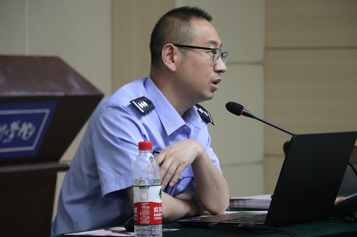 安保干部为学生作防灾减灾校园安全知识专题讲座 安保干部为学生作防灾减灾校园安全知识专题讲座