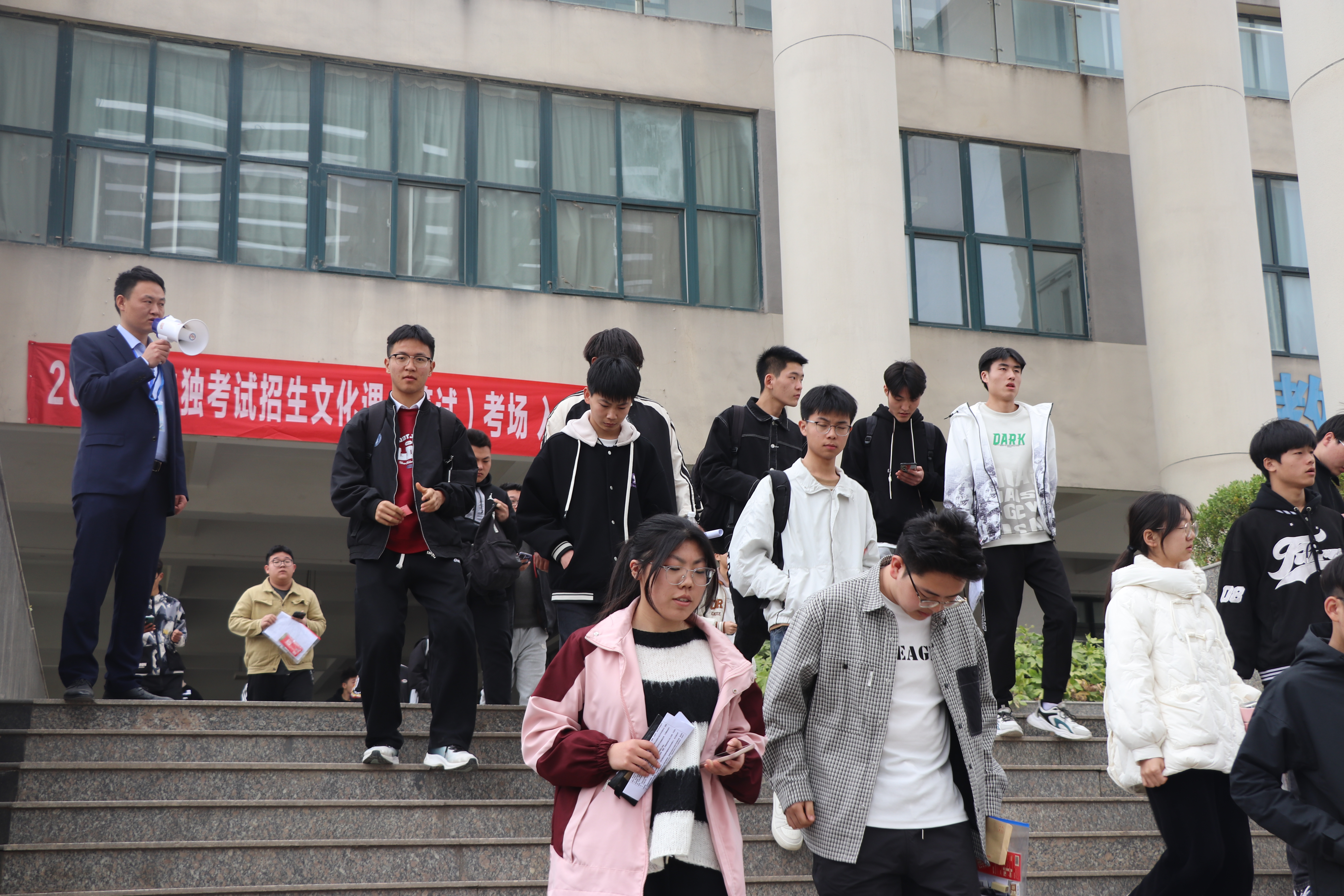 全力以赴   全程守护：后勤保障与安全保卫处圆满完成2024年分类招生考试后勤安保任务