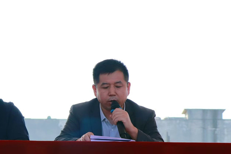 后勤安保处处长李晓飞主持大会并作总结讲话(高新校区) 后勤安保处处长李晓飞主持大会并作总结讲话(高新校区)